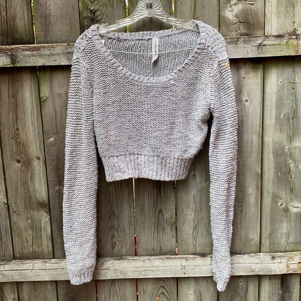 Bethany Motta gray cropped sweater sz. M
